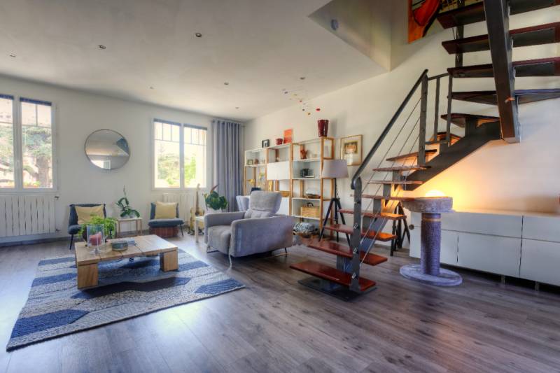 A vendre bel appartement en duplex de 117 m² Aix-en-Provence,  offrant une pièce de vie de plus de 50 m²