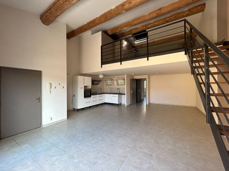 Appartement 4 pièces à louer à Aix-en-Provence lumineux avec grande mezzanine