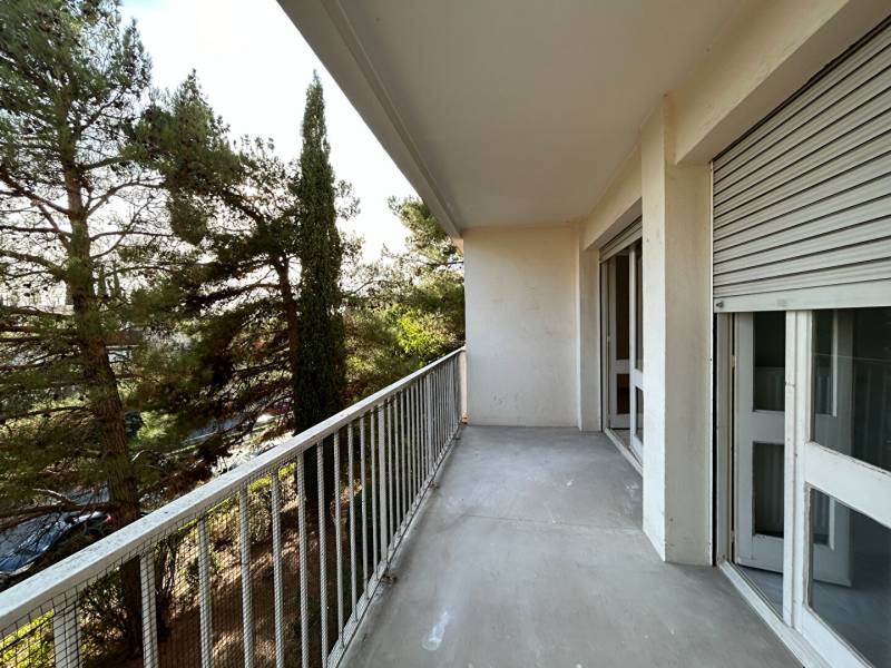 Location appartement T3 à Aix-en-Provence proche centre-ville avec terrasse et vue arborée