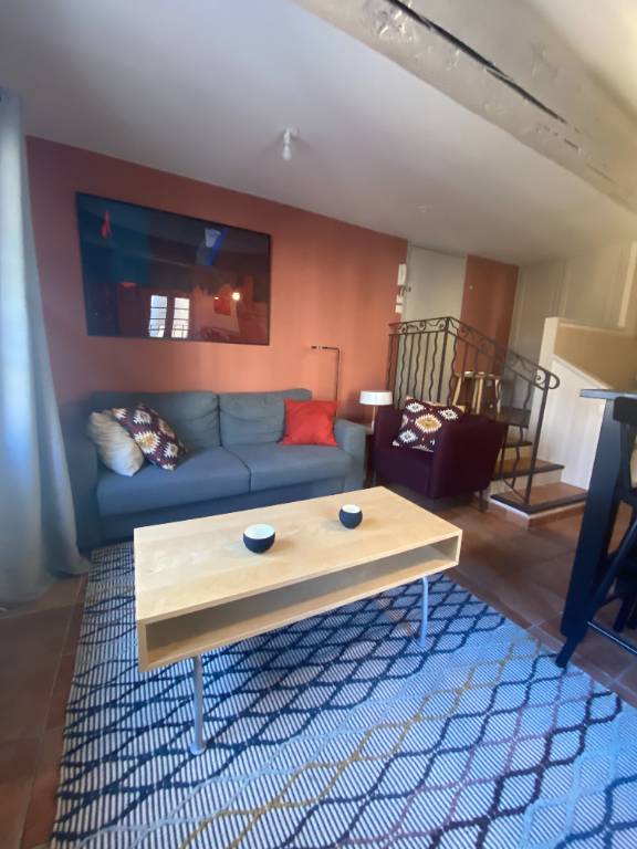 Appartement 2 pièces à louer à Aix centre historique de qualité