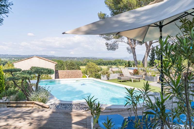 Vendre maison à Aix en provence avec piscine et terrain 