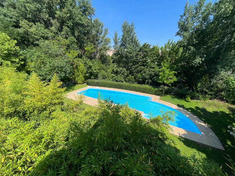 Appartement avec 3 chambres à Aix en provence dans un parc arboré et piscine