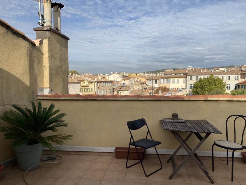 studio meublé à louer avec terrasse et vue sur aix en provence