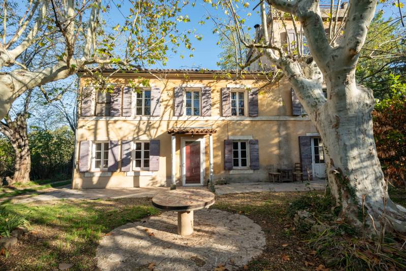 Acheter une maison à Aix en Provence à rénover avec un grand terrain